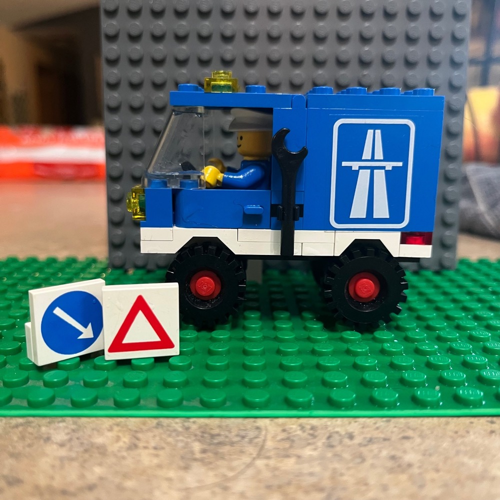 Vintage LEGO Classic Town 6653 Blue Highway Maintenance Truck 100% Complete 1982